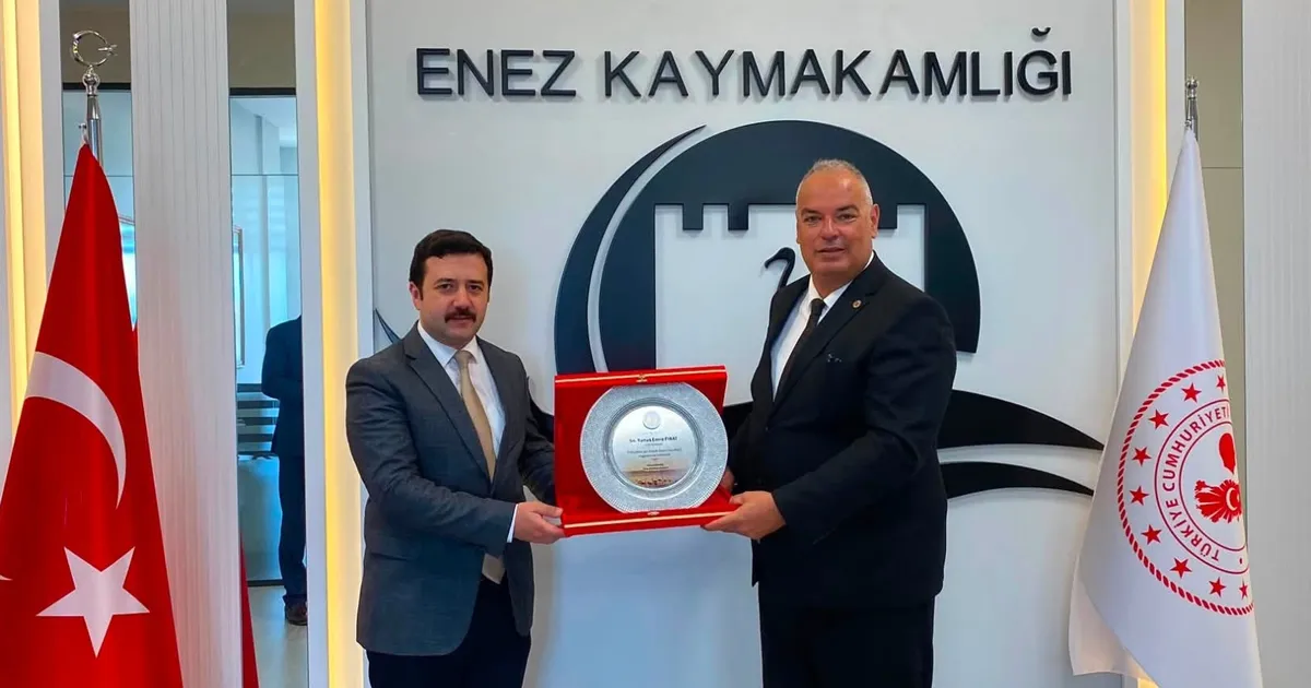 Enezde baskan gunencten kaymakam firata hayirli olsun ziyareti GIag59nw